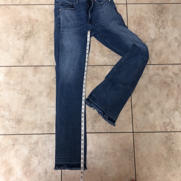 Women’s Express Frayed Blue Denim Pants 🌸 - Picture 14 of 14